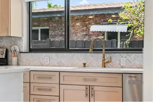 1908 NE 27th St, Wilton Manors, FL 33306 - Photo 12