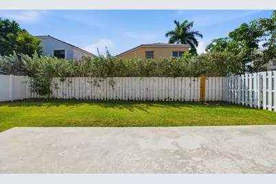 15860 NW 14th Road, Pembroke Pines, FL 33028 - Photo 22