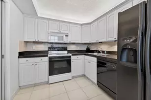 575 Oaks Ln, Pompano Beach, FL 33069 - Photo 28
