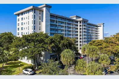 575 Oaks Lane #1002, Pompano Beach, FL 33069 - Photo 2