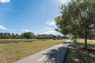 575 Oaks Ln, Pompano Beach, FL 33069 - Photo 44
