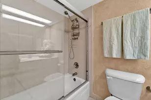 575 Oaks Ln, Pompano Beach, FL 33069 - Photo 18
