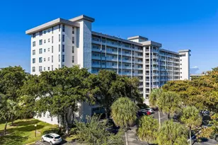 575 Oaks Ln, Pompano Beach, FL 33069 - Photo 2