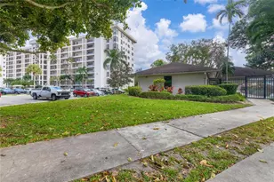 3200 N Palm Aire Dr, Pompano Beach, FL 33069 - Photo 2