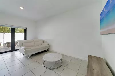 11392 W 34th Way, Hialeah, FL 33018 - Photo 12