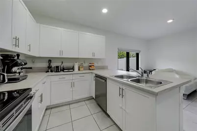 11392 W 34th Way, Hialeah, FL 33018 - Photo 14