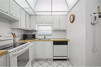 8970 S Hollybrook Boulevard #308, Pembroke Pines, FL 33025 - Photo 10