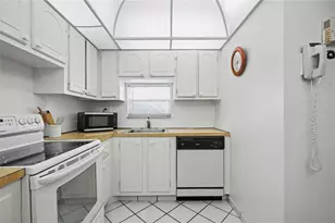 8970 S Hollybrook Blvd, Pembroke Pines, FL 33025 - Photo 10