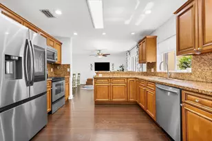 1021 NW 108th Ave, Plantation, FL 33322 - Photo 6