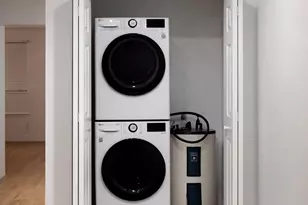 1142 NE 4th Ave, Fort Lauderdale, FL 33304 - Photo 2