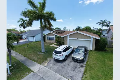 9711 NW 33rd Street, Sunrise, FL 33351 - Photo 2
