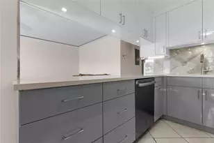 2122 Cambridge F, Deerfield Beach, FL 33442 - Photo 10