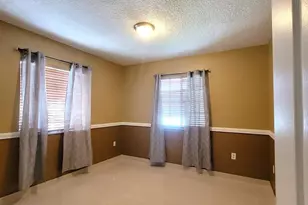 8330 NW 103rd St, Hialeah, FL 33016 - Photo 10