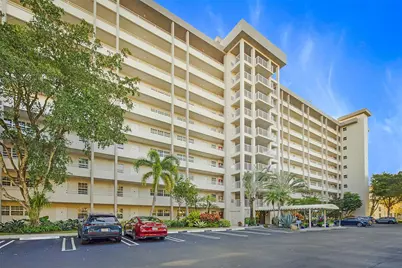 575 Oaks Lane #703, Pompano Beach, FL 33069 - Photo 2