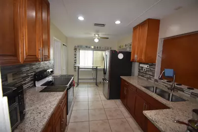 4250 NW 49th Terrace, Lauderdale Lakes, FL 33319 - Photo 4