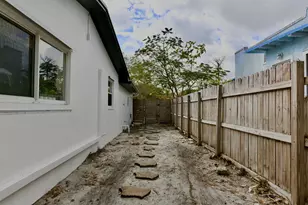 905 NE 5th St, Pompano Beach, FL 33060 - Photo 30