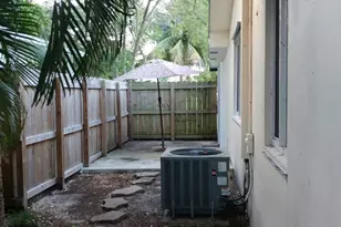 905 NE 5th St, Pompano Beach, FL 33060 - Photo 2