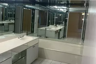 3600 Mystic Pointe Dr, Aventura, FL 33180 - Photo 4