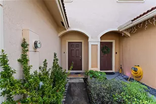 8820 S Isles Cir, Tamarac, FL 33321 - Photo 2