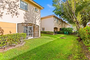 8820 S Isles Cir, Tamarac, FL 33321 - Photo 10