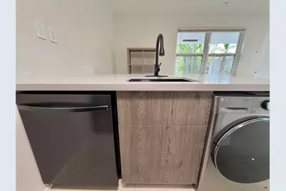 924 NE 17th Terrace #10, Fort Lauderdale, FL 33304 - Photo 14