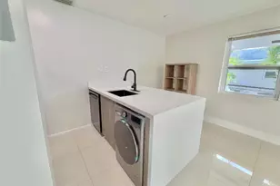 924 NE 17th Terrace, Fort Lauderdale, FL 33304 - Photo 12