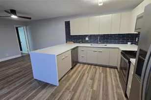 8900 SW 20th Pl, Davie, FL 33324 - Photo 10