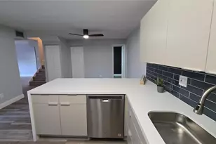 8900 SW 20th Pl, Davie, FL 33324 - Photo 14