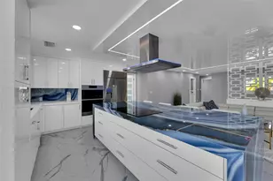 2720 NE 7th St, Pompano Beach, FL 33062 - Photo 14