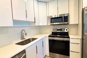 279 Oakridge P, Deerfield Beach, FL 33442 - Photo 6