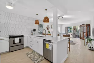 250 NE 20th St, Boca Raton, FL 33431 - Photo 6