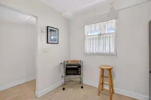 250 NE 20th St, Boca Raton, FL 33431 - Photo 8