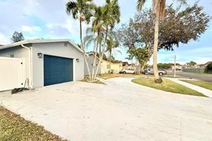 8971 SW 9th St, Boca Raton, FL 33433 - Photo 2