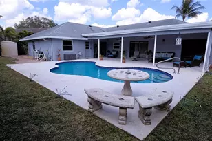 1021 Cherry Ln, Wellington, FL 33414 - Photo 4