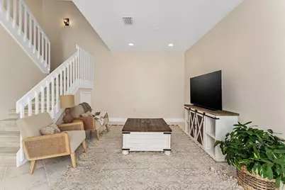 1135 Buttonwood Lane #1135, Hollywood, FL 33019 - Photo 6