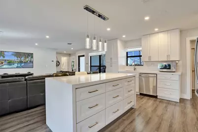 310 SE 13th Court, Pompano Beach, FL 33060 - Photo 8