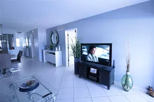 470 Paradise Isle Blvd, Hallandale Beach, FL 33009 - Photo 10