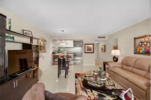 9001 Jacaranda Ln, Plantation, FL 33324 - Photo 12