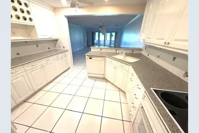 19816 Bobolink Drive, Hialeah, FL 33015 - Photo 8