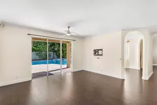 1325 Camellia Cir, Weston, FL 33326 - Photo 12