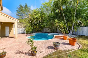 1325 Camellia Cir, Weston, FL 33326 - Photo 38