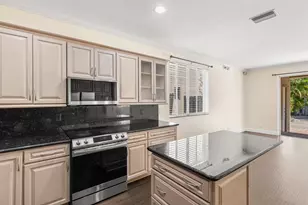 1325 Camellia Cir, Weston, FL 33326 - Photo 10