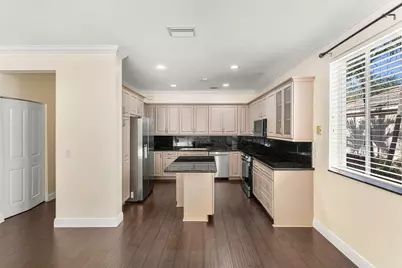 1325 Camellia Circle, Weston, FL 33326 - Photo 10