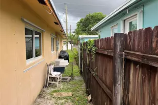 50 SE 6th St, Dania Beach, FL 33004 - Photo 16