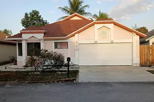 739 Holly St, Pompano Beach, FL 33068 - Photo 1
