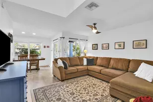 843 NW 98th Ave, Plantation, FL 33324 - Photo 2