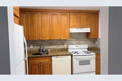 5515 N Lakewood Circle #122, Margate, FL 33063 - Photo 4