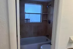 5515 N Lakewood Cir, Margate, FL 33063 - Photo 10