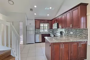 2652 Riverside Dr, Coral Springs, FL 33065 - Photo 4