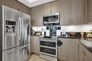 2601 NE 14th Ave, Wilton Manors, FL 33334 - Photo 2